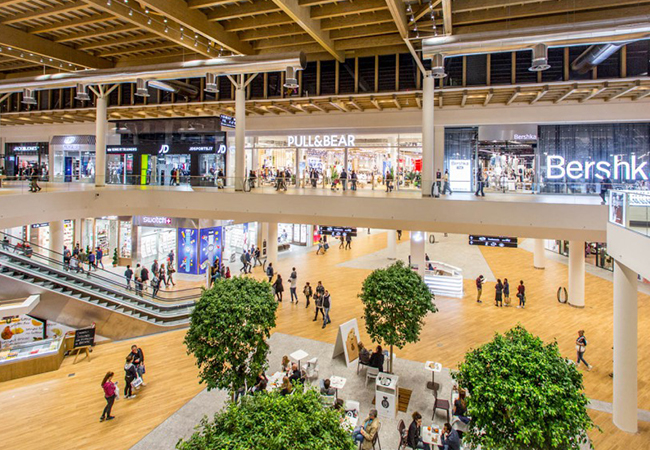 il centro arese centro commerciale negozi supermercato primark zara h&m calvin klein interno struttura