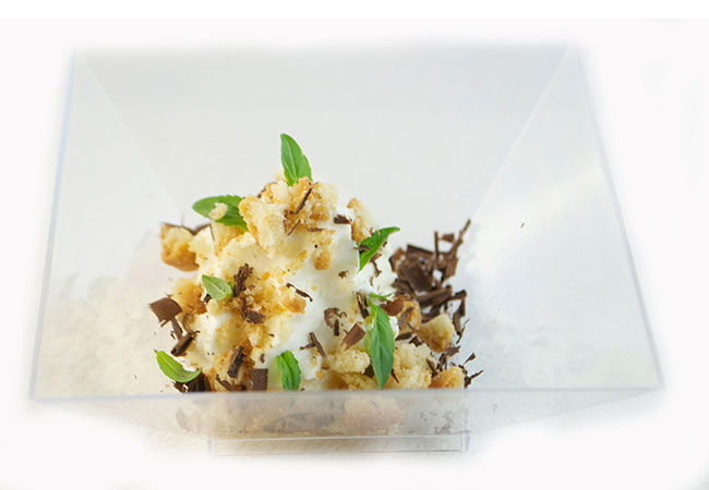 mousse-di-yogurt-crumble-alle-mandorle-e-scaglie-di-cioccolato-fondente