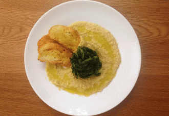 cicoria su crema di ceci con crostini