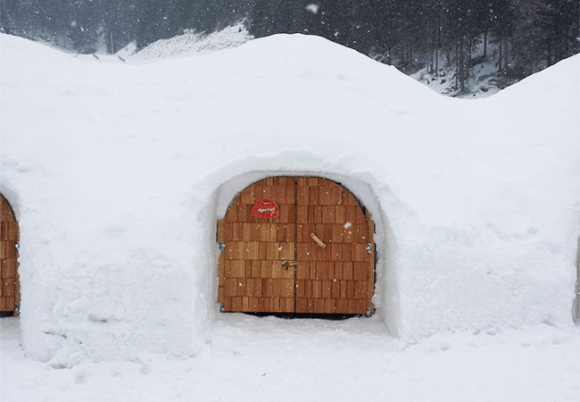 igloo, aperol spritz, dormire, alleghe, blonde suite igloo village, sciare, belluno, veneto, alleghe, aperol