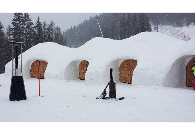 igloo, everybody is welcome, party, aperol spritz dormire igloo, aperol, neve, alleghe, blondesuite