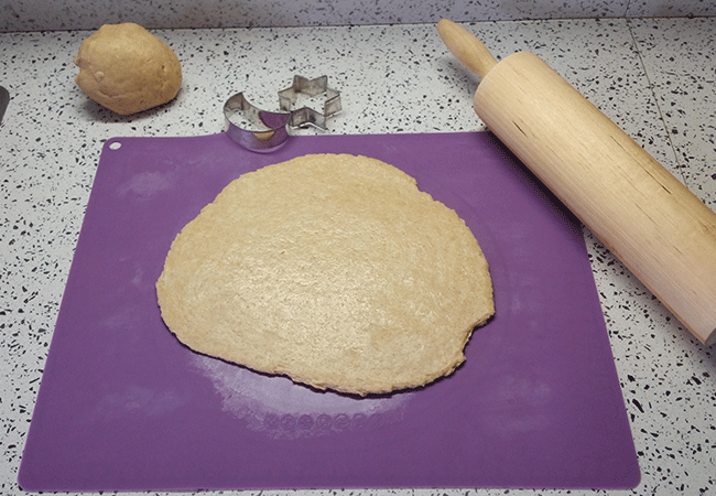 prima colazione sana biscotti di farro preparazione farina mattarello prima-colazione-sana-biscotti-di-farro-preparazione-farina-mattarello