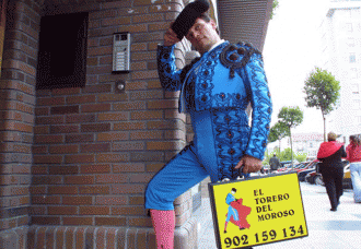 debiti - barcellona - barcelona - el torero del moroso - l'abito non fa il monaco - blondesuite