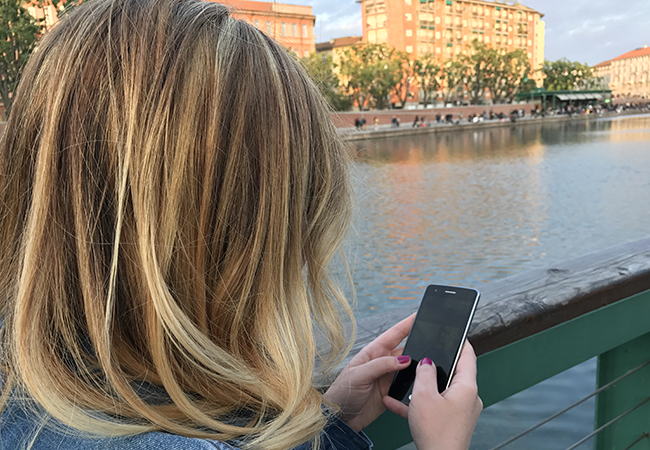 lg k8 smartphone design lifestyle batteria display fotocamera selfie darsena milano blondesuite