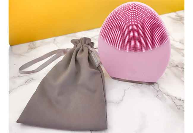 foreo strumento per detergere la pelle ricaricabile facile da usare