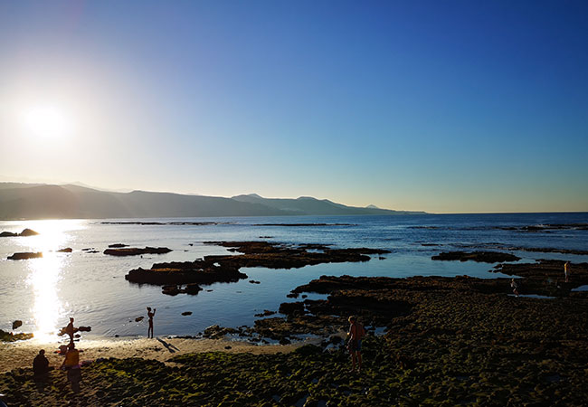 viaggio a gran canaria tramonto sulla playa del los canteros las palmas
